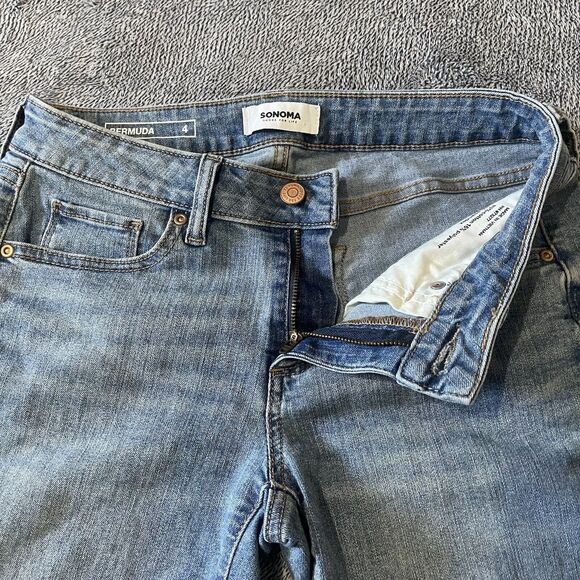 Sonoma Womens Bermuda Jean Shorts Size 4 Mid-Rise Stretch Pockets - Picture 2 of 4